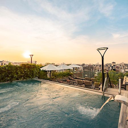 Grand Hotel Du Lac Ханой Екстериор снимка Rooftop pool at the hotel