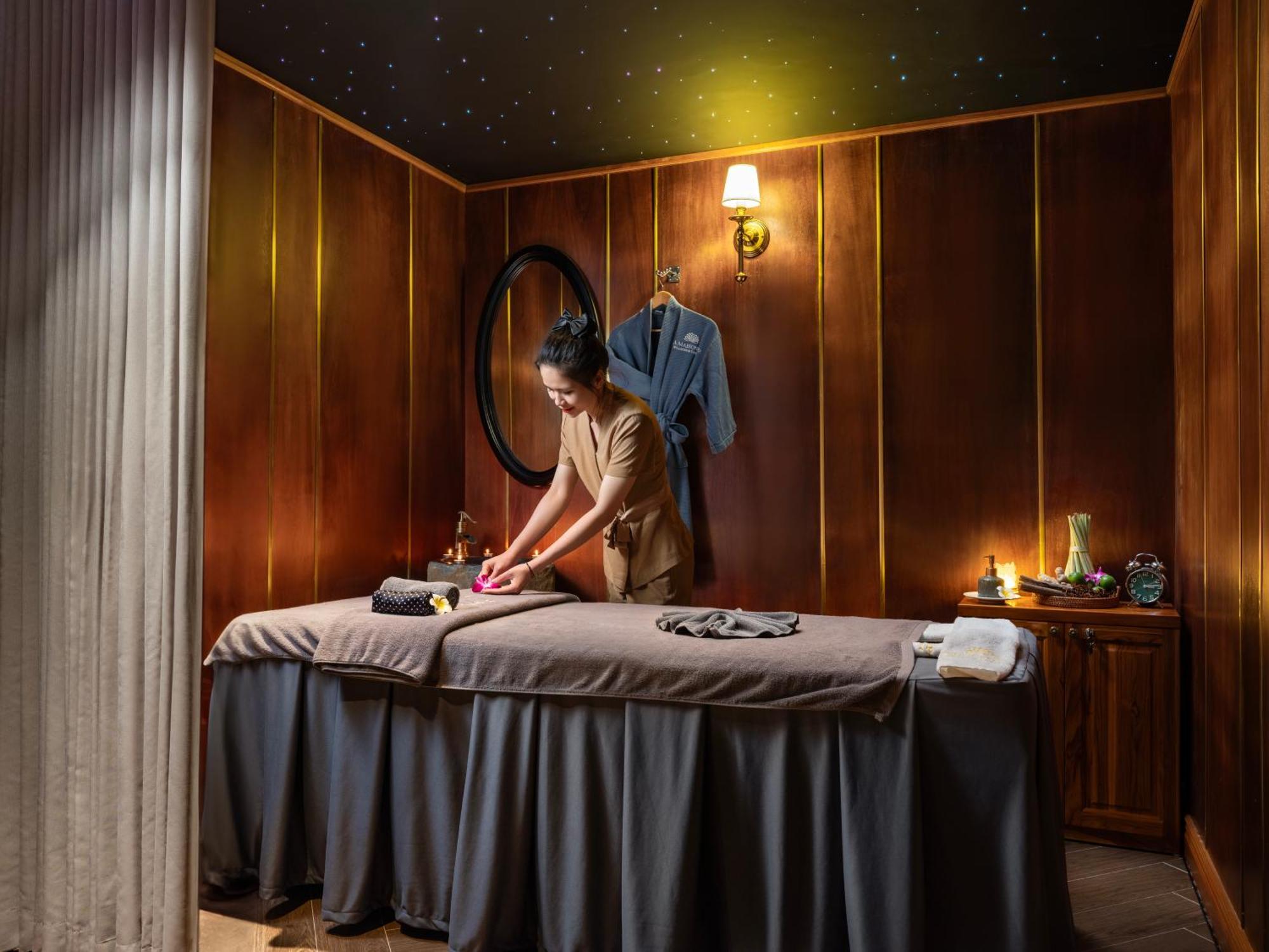 Grand Hotel Du Lac Ханой Екстериор снимка Thai massage