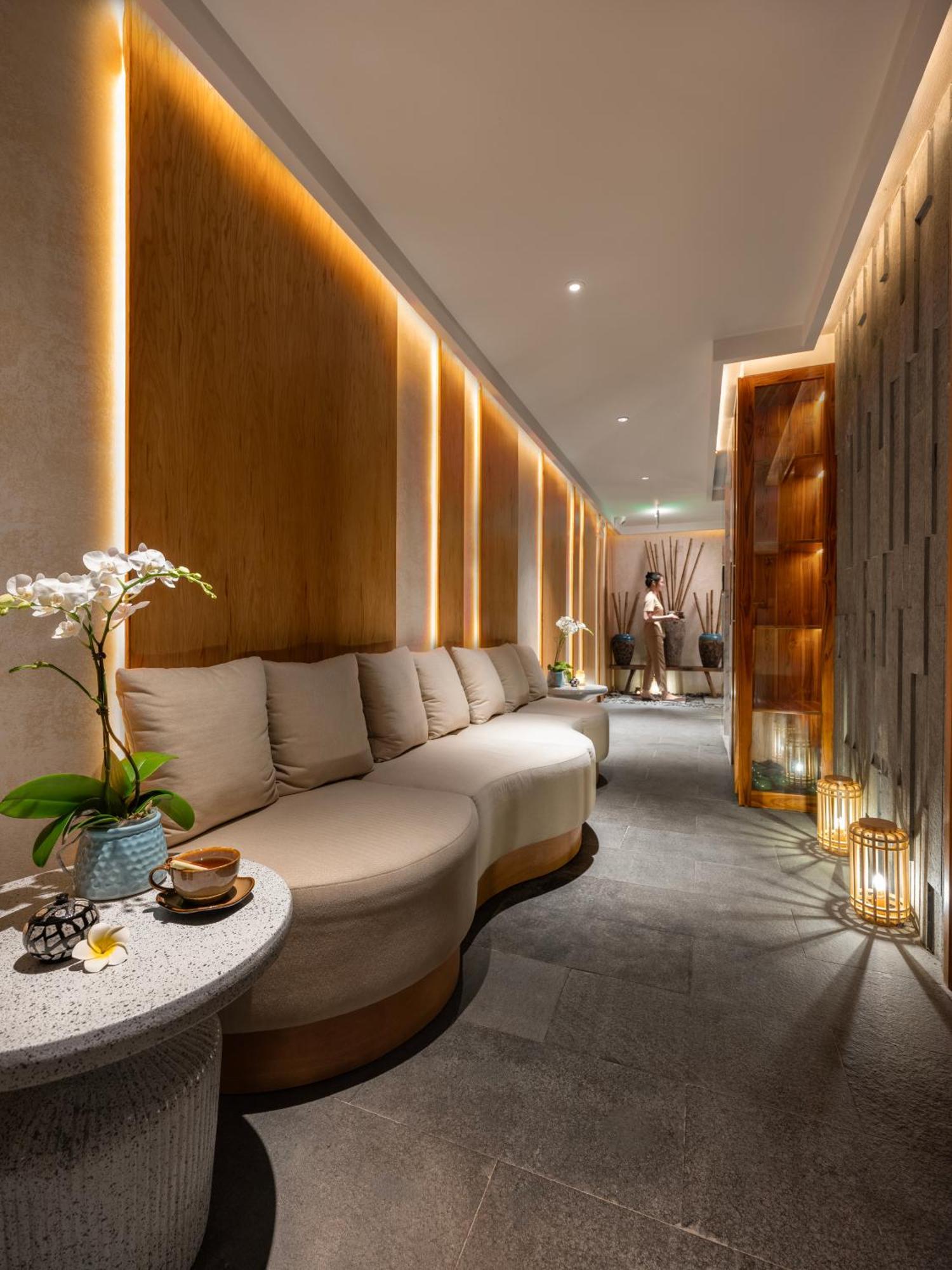 Grand Hotel Du Lac Ханой Екстериор снимка The Spa at The Landmark