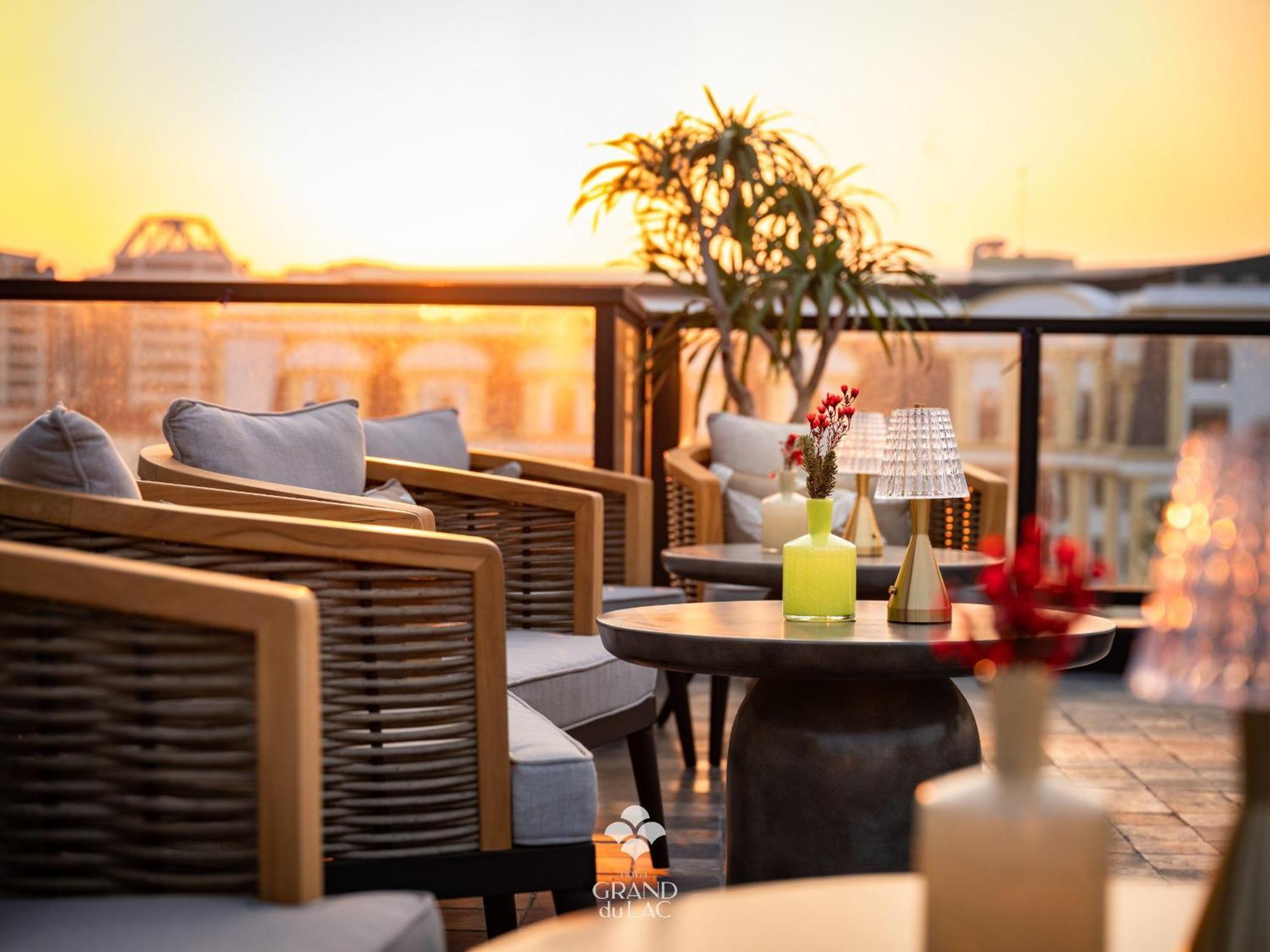 Grand Hotel Du Lac Ханой Екстериор снимка The Terrace at the Hotel